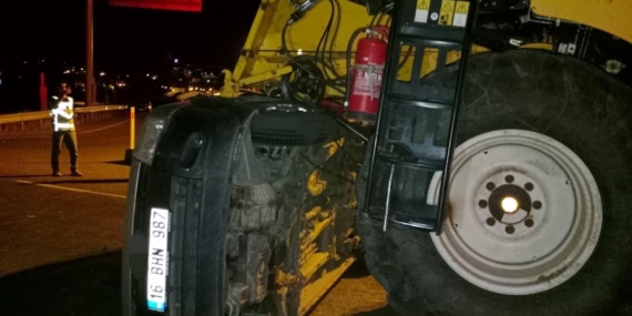 Ağrı'da Kamyonet Biçerdöverle Çarpıştı: 2 Kişi Yaralandı Ağrı’da Kamyonet Biçerdöverle Çarpıştı: 2 Kişi Yaralandı