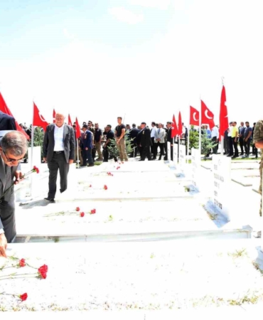 agrida-modernize-edilen-merkez-sehitlik-aniti-torenle-hizmete-acildi-P98hlDtt.jpg