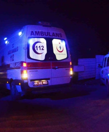 ambulans-ekiplerine-yonelik-siddet-olayi-saglik-calisanlarina-fiziksel-ve-sozlu-saldiri-3QrN52Ma.jpg