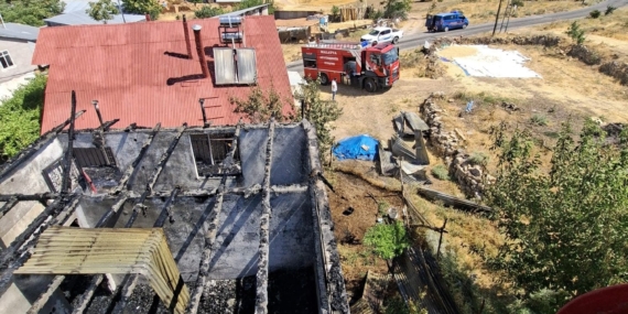 Arapgir'de Korkutan Ev Yangını: Detaylar ve Gelişmeler Arapgir’de Korkutan Ev Yangını: Detaylar ve Gelişmeler