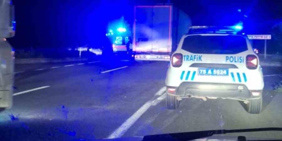 Ardahan'da İki Araç Çarpıştı: 4 Kişi Yaralandı Ardahan’da İki Araç Çarpıştı: 4 Kişi Yaralandı