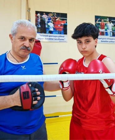 aygul-ozdemirin-elazigda-kazandigi-bronz-madalya-ile-gururlandiran-basari-KhbGsbym.jpg