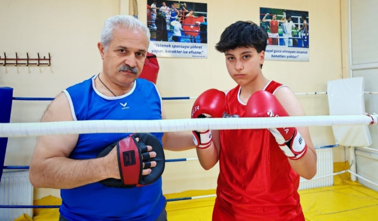 aygul-ozdemirin-elazigda-kazandigi-bronz-madalya-ile-gururlandiran-basari-KhbGsbym.jpg