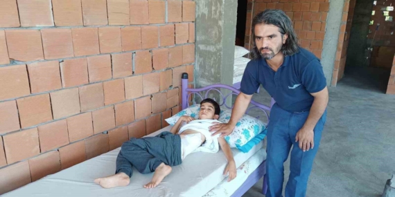 Bahçede Oynayan 8 Yaşındaki Çocuğa Yorgun Mermi Saldırısı Bahçede Oynayan 8 Yaşındaki Çocuğa Yorgun Mermi Saldırısı