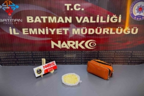 Batman Havalimanı'nda Uyuşturucu Yakalandı: Yolcunun Üzerinde Şok Edici Bulgu batman-havalimaninda-uyusturucu-yakalandi-yolcunun-uzerinde-sok-edici-bulgu-R81UlmKe.jpg