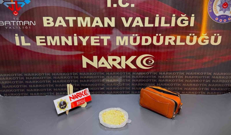 batman-havalimaninda-uyusturucu-yakalandi-yolcunun-uzerinde-sok-edici-bulgu-R81UlmKe.jpg