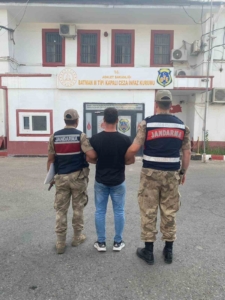 batmanda-16-yil-kesinlesmis-hapis-cezasi-olan-zanli-yakalandi-sok-gelisme-5NtdZwpy.jpg
