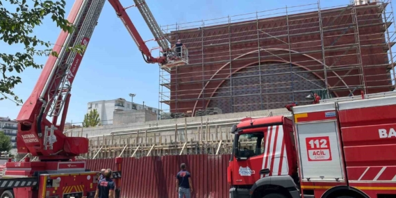 Batman'da Cami İnşaatında Meydana Gelen Yangın: Olayın Detayları Batman’da Cami İnşaatında Meydana Gelen Yangın: Olayın Detayları