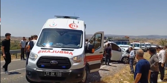 Batman'da İki Araç Çarpıştı: 2 Yaralı Batman’da İki Araç Çarpıştı: 2 Yaralı