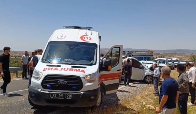 batmanda-iki-arac-carpisti-2-yarali-Rfaj9IeK.jpg