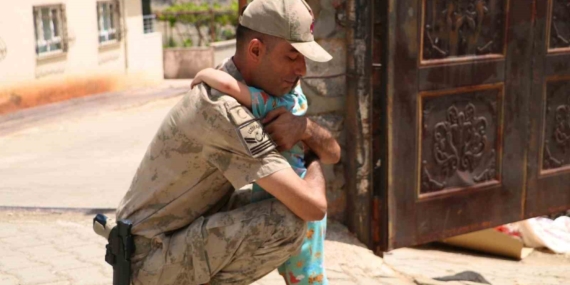 Batman'da Jandarma, Şehit ve Gazilerin Ailelerine Destek Oluyor Batman’da Jandarma, Şehit ve Gazilerin Ailelerine Destek Oluyor