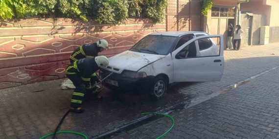 Batman'da Park Halindeki Otomobil Alev Alev Yandı! Batman’da Park Halindeki Otomobil Alev Alev Yandı!