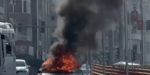 Batman'da Seyir Halindeki Araç Alev Alev Yandı Batman’da Seyir Halindeki Araç Alev Alev Yandı