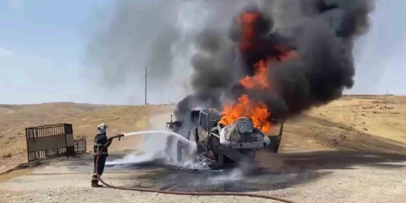 Batman'daki Petrol Sahasında Alev Alev Yanan Vinç Skandalı Batman’daki Petrol Sahasında Alev Alev Yanan Vinç Skandalı