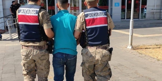 Bingöl'de Hapis Cezası Olan Şahıs Emniyet Ekiplerince Yakalandı Bingöl’de Hapis Cezası Olan Şahıs Emniyet Ekiplerince Yakalandı
