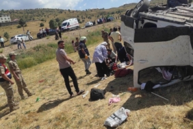 bingolde-korkunc-kaza-1-kisi-hayatini-kaybetti-6-yarali-Gv1t9M1s.jpg