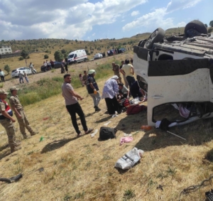 bingolde-korkunc-kaza-1-kisi-hayatini-kaybetti-6-yarali-Gv1t9M1s.jpg