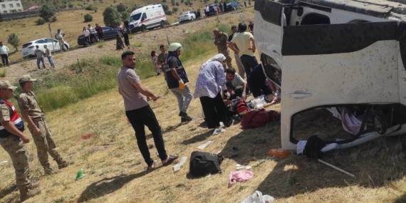 Bingöl'de Korkunç Kaza: 1 Kişi Hayatını Kaybetti, 6 Yaralı Bingöl’de Korkunç Kaza: 1 Kişi Hayatını Kaybetti, 6 Yaralı
