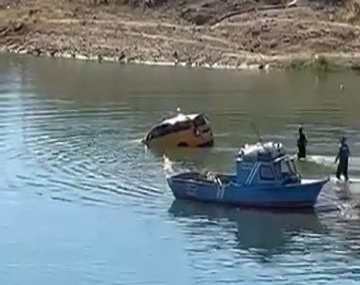 Çocuk El Frenini İndirince Araç Baraj Sularında Kayboldu Çocuk El Frenini İndirince Araç Baraj Sularında Kayboldu