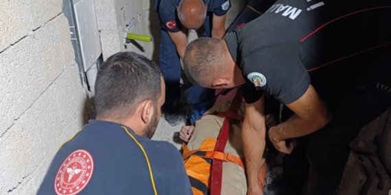 Darende'de İnşaatta Asansör Boşluğuna Düşen Kadın Hastaneye Kaldırıldı Darende’de İnşaatta Asansör Boşluğuna Düşen Kadın Hastaneye Kaldırıldı
