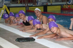 deniz-olmadan-yuzme-egitimi-gaziantepte-gunluk-3-bin-kisiye-yuzme-dersi-veriliyor-caWI12sk.jpg