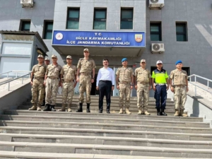 dicle-kaymakami-mustafa-atis-jandarma-personeliyle-ozel-bir-toplantida-bulustu-miD4NExX.jpg