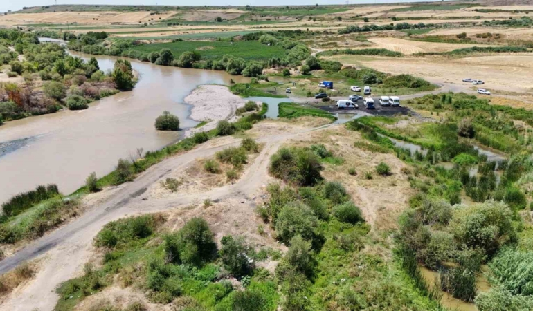 dicle-nehrinde-kayip-genc-icin-havadan-arama-calismalari-NAErecmB.jpg