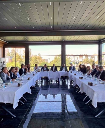 diyarbakir-is-dunyasi-ve-bankalardan-guven-tazeleyen-aciklamalar-DgWkfVLq.jpg