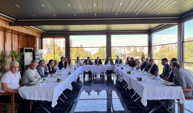 diyarbakir-is-dunyasi-ve-bankalardan-guven-tazeleyen-aciklamalar-DgWkfVLq.jpg
