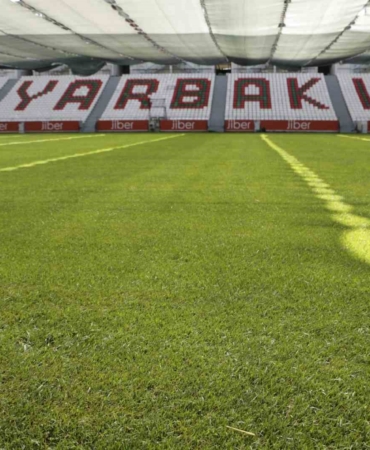 diyarbakir-stadyumundaki-incelemeleriyle-vali-zorluoglu-gundemde-KsxOT42c.jpg