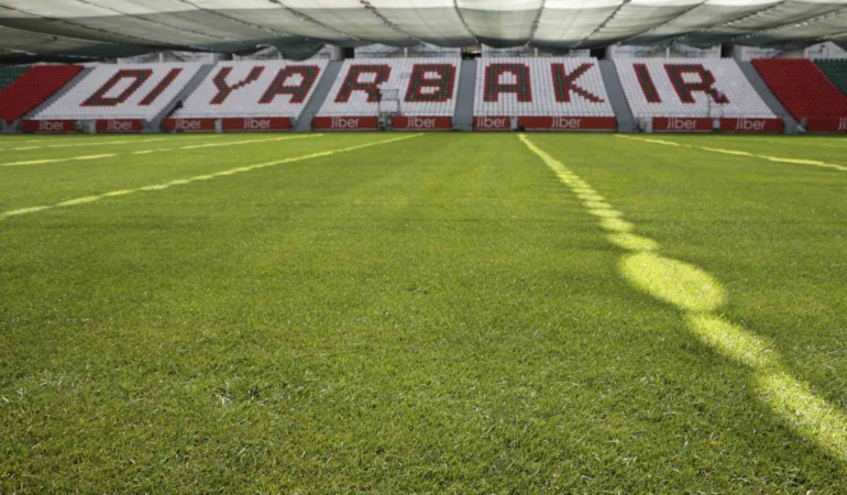 diyarbakir-stadyumundaki-incelemeleriyle-vali-zorluoglu-gundemde-KsxOT42c.jpg