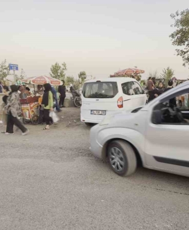 diyarbakir-yenikoy-mezarligindaki-arac-trafigi-ve-kirlilik-sorununa-tepkiler-buyuyor-zynCjmq1.jpg