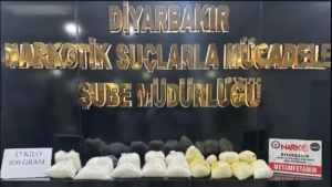 diyarbakirda-43-kilogram-uyusturucu-ile-yapilan-operasyonda-3-kisi-tutuklandi-iTLzUwJz.jpg