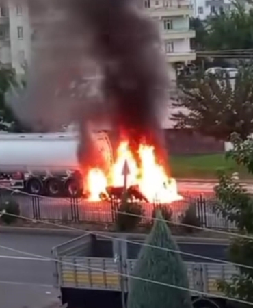 diyarbakirda-alevlerin-kucagindaki-otomobilin-patlama-ani-4uBPuFnL.jpg