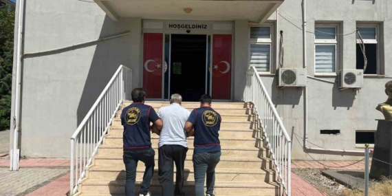 Diyarbakır'da Aranan 4 Firari Suçlu Yakalandı Diyarbakır’da Aranan 4 Firari Suçlu Yakalandı