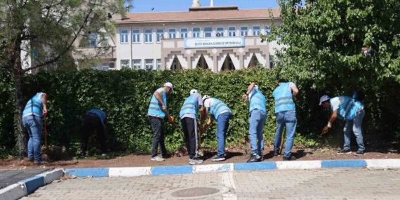 Diyarbakır'da Denetimli Serbestlikte Yenilik: Hem Meslek Ediniyorlar Hem de Kamu Kurumlarına Ücretsiz Hizmet Sunuyorlar Diyarbakır’da Denetimli Serbestlikte Yenilik: Hem Meslek Ediniyorlar Hem de Kamu Kurumlarına Ücretsiz Hizmet Sunuyorlar