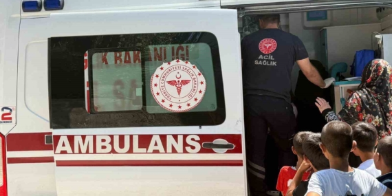 Diyarbakır'da Klima Ünitesi Yangın Çıkardı: 3 Kişi Dumandan Etkilendi Diyarbakır’da Klima Ünitesi Yangın Çıkardı: 3 Kişi Dumandan Etkilendi