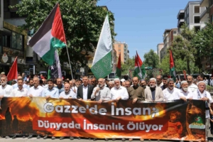 diyarbakirda-leman-dergisine-yonelik-protesto-gosterisi-SLPU7Xlh.jpg