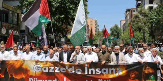 Diyarbakır'da Leman Dergisine Yönelik Protesto Gösterisi Diyarbakır’da Leman Dergisine Yönelik Protesto Gösterisi