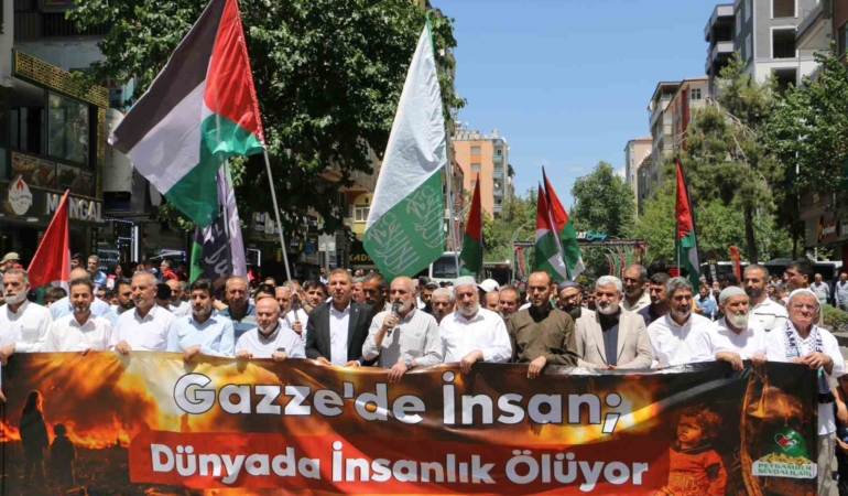 diyarbakirda-leman-dergisine-yonelik-protesto-gosterisi-SLPU7Xlh.jpg