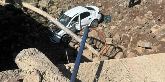 Diyarbakır'da Otomobil Köprüden Düşerek Yaralanmalara Neden Oldu Diyarbakır’da Otomobil Köprüden Düşerek Yaralanmalara Neden Oldu