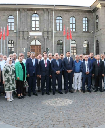 diyarbakirda-srebrenitsa-soykirimi-anisina-duzenlenen-ozel-fotograf-sergisi-acildi-hDcg4rkW.jpg