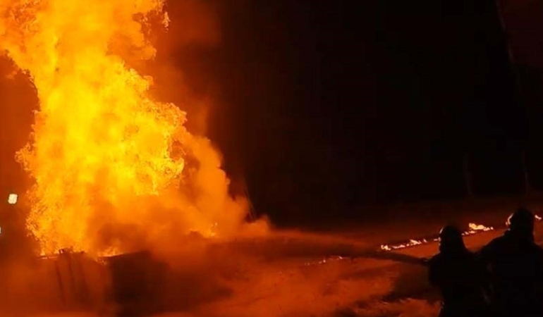 diyarbakirdaki-petrol-kuyusunda-yangin-3-agir-yarali-8-kisi-hastaneye-kaldirildi-zrC1JN3w.jpg
