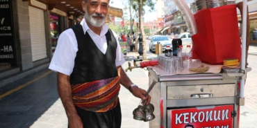 diyarbakirin-sicak-gunlerinde-ferahlatan-ikram-meyan-koku-serbeti-vn2j1KYB.jpg