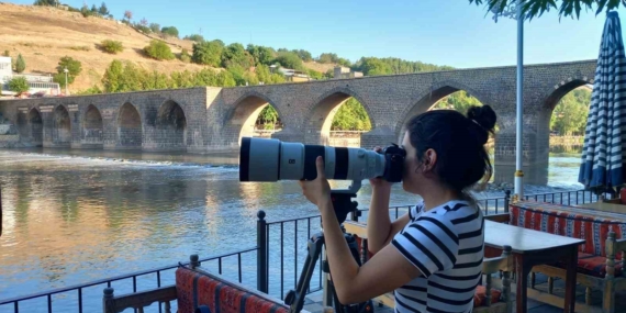 Doğa Sanatçısı Taş, Hevsel Bahçeleri’ni Eşsiz Bir Perspektiften Yansıtıyor