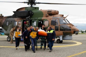 dusen-ucaktan-sag-kurtulan-kadin-yolcu-erzuruma-helikopterle-tasindi-KVQpCS5y.jpg