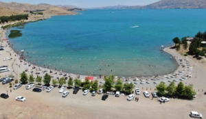 ege-sahillerini-aratmayan-hazar-golune-tatilcilerin-yogun-ilgi-gosterdigi-gunler-wkLk5EWI.jpg