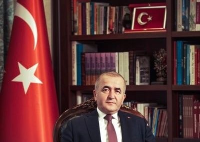 Elazığ Valisi Hatipoğlu'ndan Taşlı Saldırı İddialarına Yanıt: "Kardeşliğimize Nifak Tohumu Ekilemez!" Elazığ Valisi Hatipoğlu’ndan Taşlı Saldırı İddialarına Yanıt: “Kardeşliğimize Nifak Tohumu Ekilemez!”