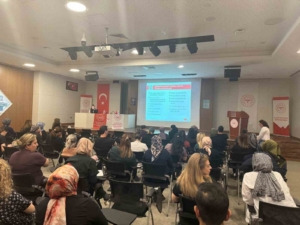 elazigda-aile-yili-egitimleri-devam-ediyor-yeni-firsatlar-ve-gelisim-imkanlari-FMWZGQkD.jpg