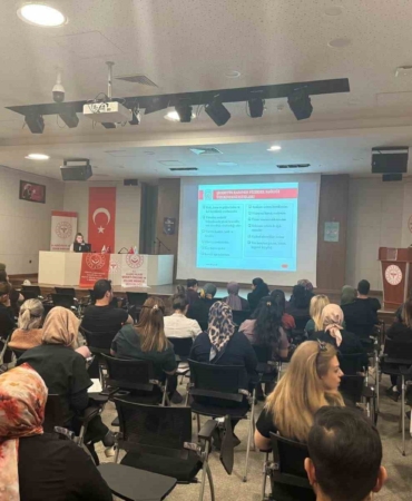 elazigda-aile-yili-egitimleri-devam-ediyor-yeni-firsatlar-ve-gelisim-imkanlari-FMWZGQkD.jpg